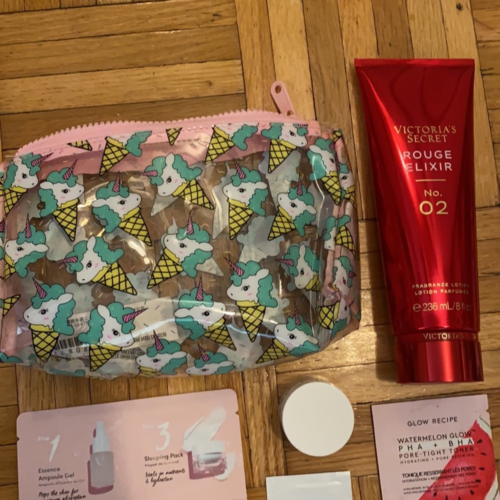 Victoria Secret Rouge Elixir Beauty Kit - Picture 2 of 5